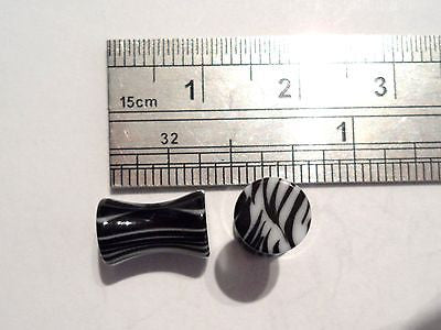 Pair 2 pieces Double Flare Acrylic Black White Zebra Plugs Ear Lobe 4 gauge 4g - I Love My Piercings!